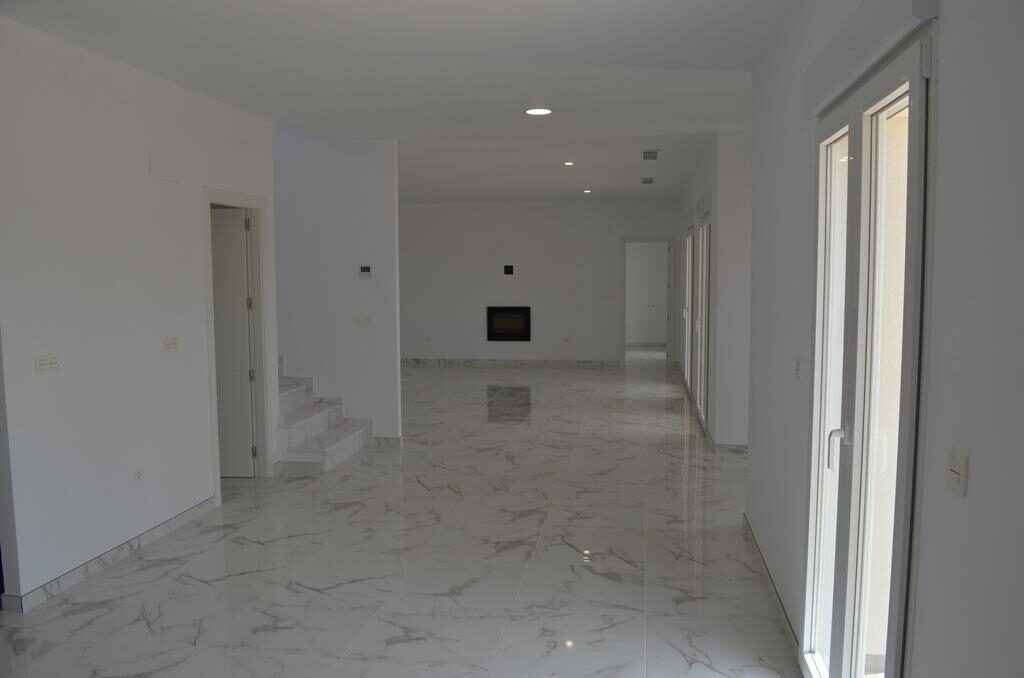 Villa with 4 bedrooms, 225m² in Pinoso, Spain [ID: 0137-N7758]
