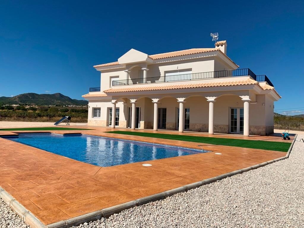 Villa with 4 bedrooms, 225m² in Pinoso, Spain [ID: 0137-N7758]