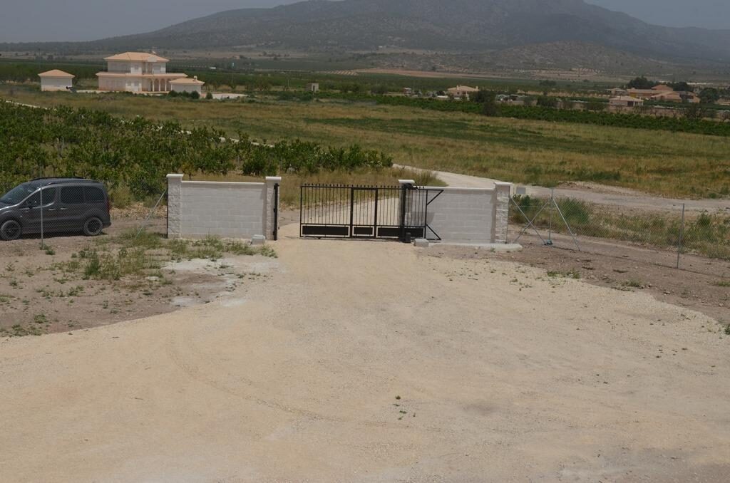 Villa with 4 bedrooms, 225m² in Pinoso, Spain [ID: 0137-N7758]