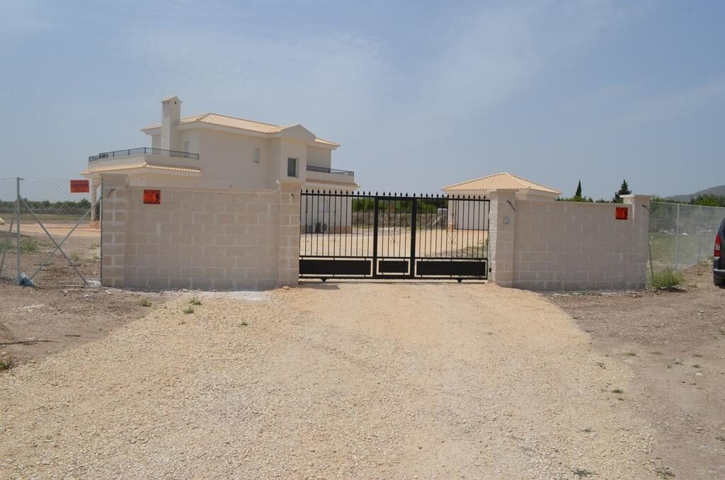 Villa with 4 bedrooms, 225m² in Pinoso, Spain [ID: 0137-N7758]