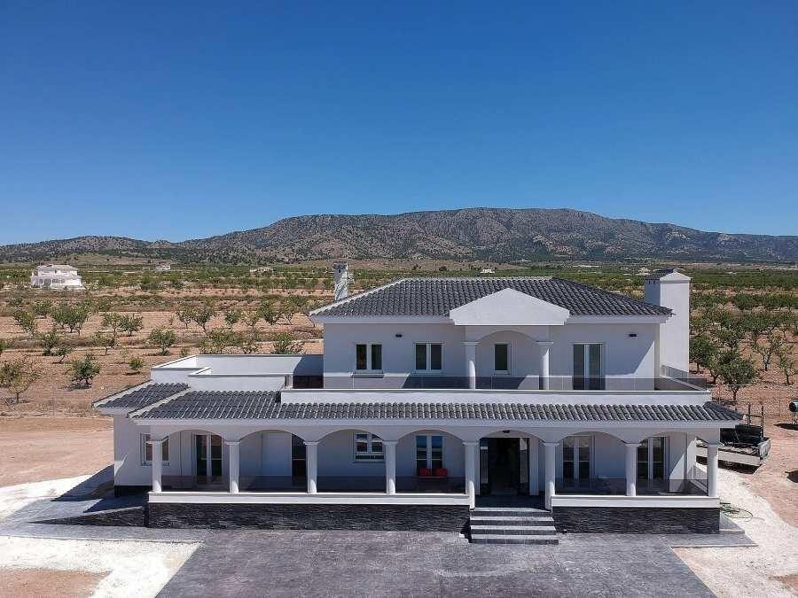 Villa with 4 bedrooms, 245m² in Pinoso, Spain [ID: 0137-N7759]