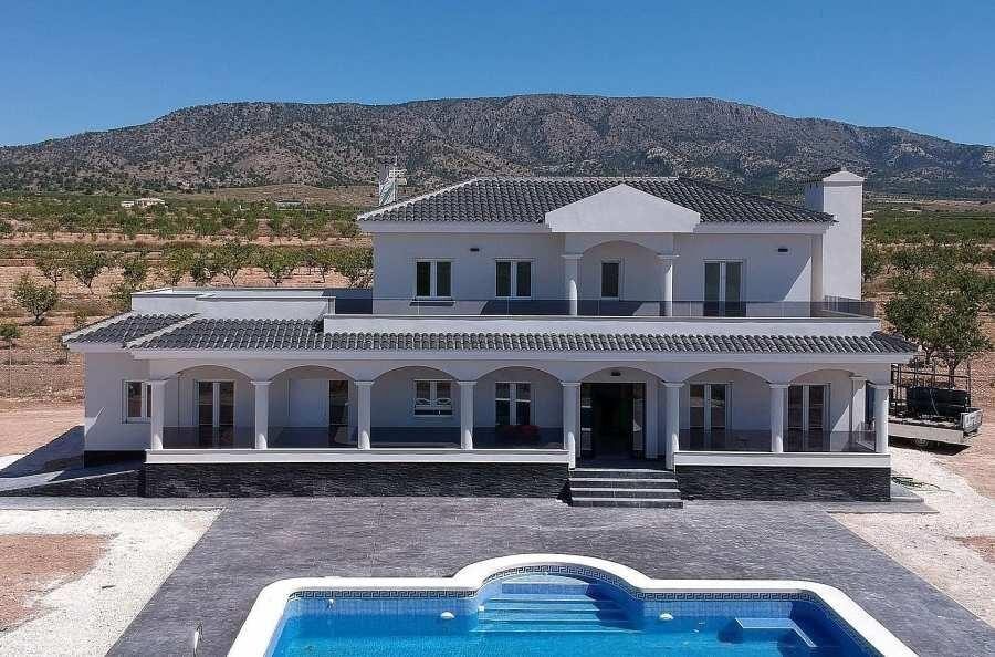 Villa with 4 bedrooms, 245m² in Pinoso, Spain [ID: 0137-N7759]