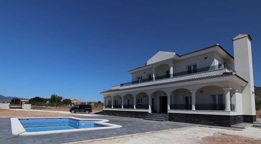 Villa with 4 bedrooms, 245m² in Pinoso, Spain [ID: 0137-N7759]