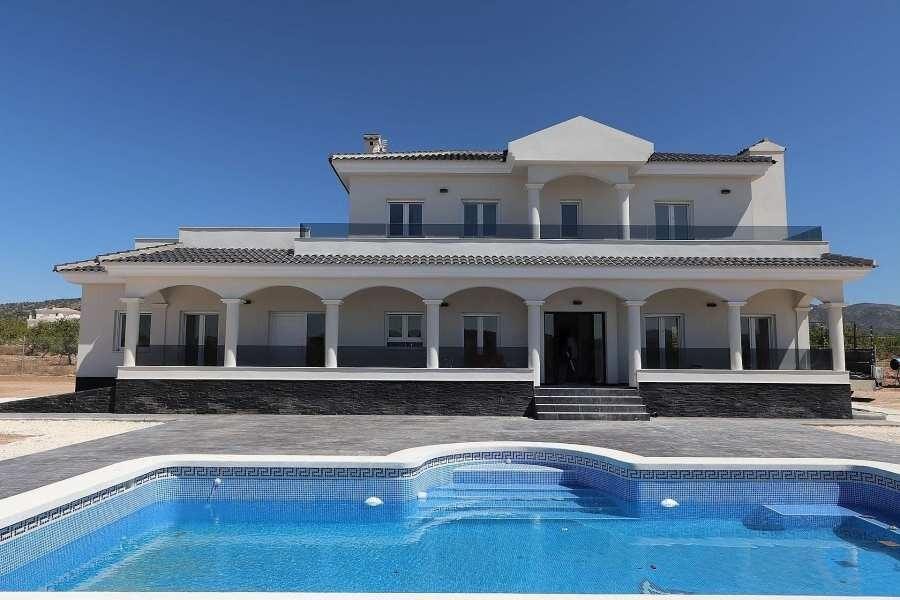 Villa with 4 bedrooms, 245m² in Pinoso, Spain [ID: 0137-N7759]