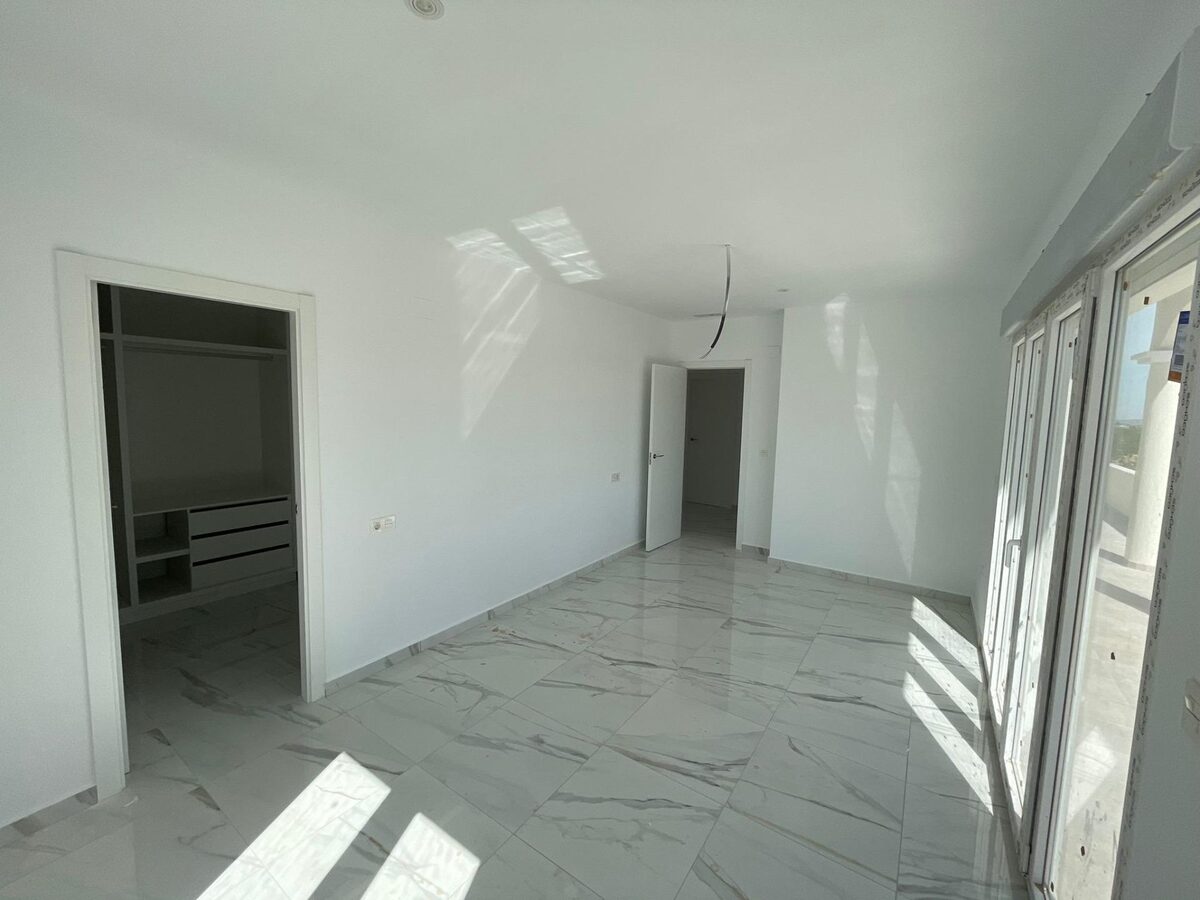 Villa with 6 bedrooms, 270m² in Pinoso, Spain [ID: 0137-N7760]