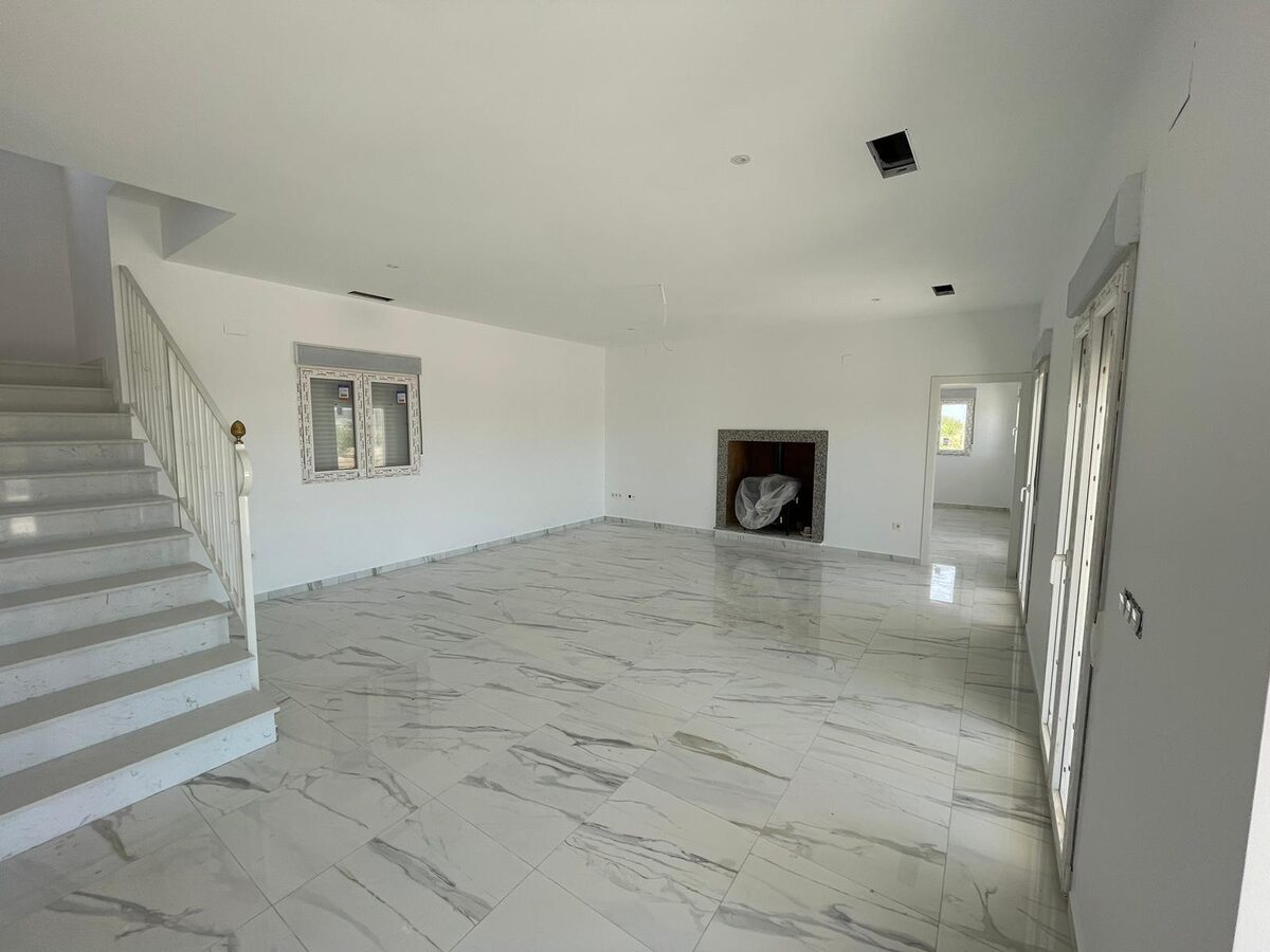 Villa with 6 bedrooms, 270m² in Pinoso, Spain [ID: 0137-N7760]