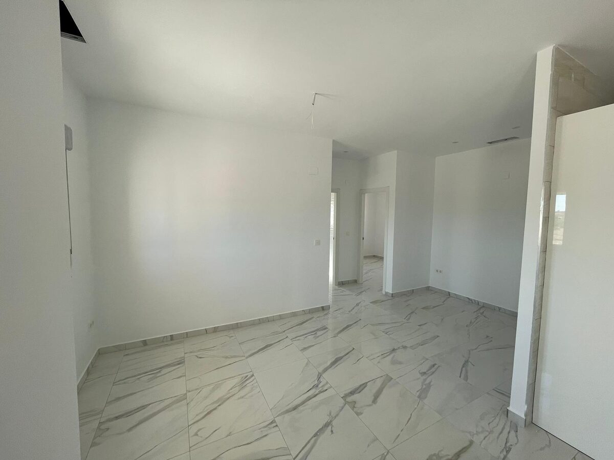 Villa with 6 bedrooms, 270m² in Pinoso, Spain [ID: 0137-N7760]