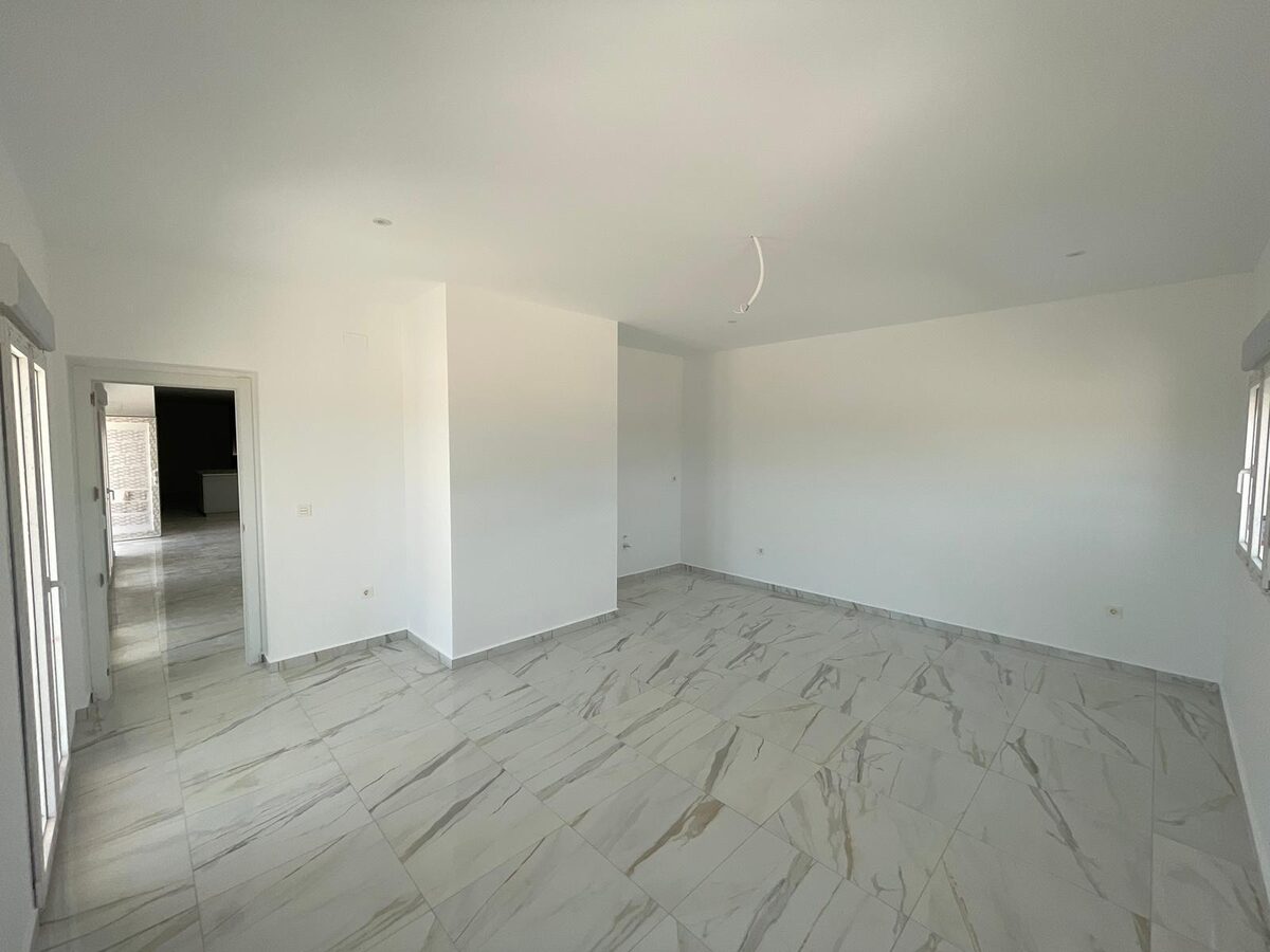 Villa with 6 bedrooms, 270m² in Pinoso, Spain [ID: 0137-N7760]