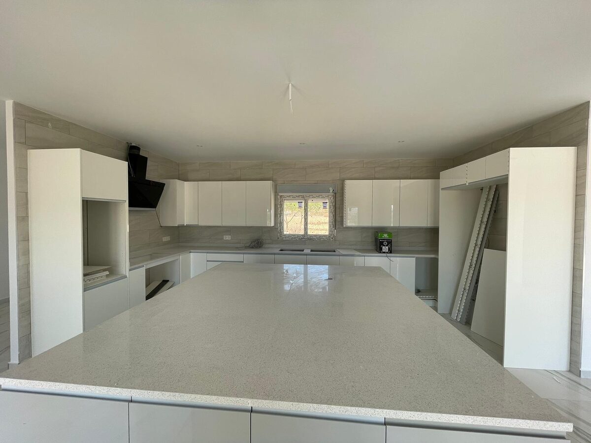 Villa with 6 bedrooms, 270m² in Pinoso, Spain [ID: 0137-N7760]