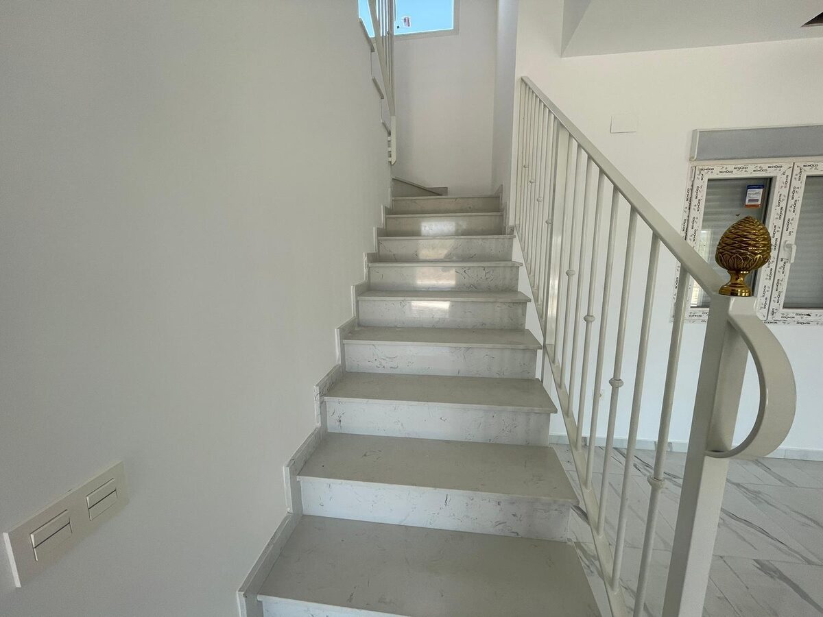 Villa with 6 bedrooms, 270m² in Pinoso, Spain [ID: 0137-N7760]