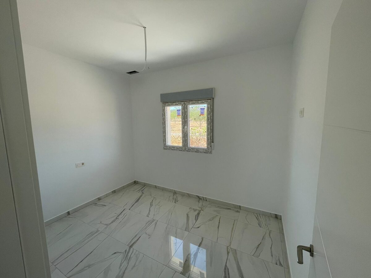 Villa with 6 bedrooms, 270m² in Pinoso, Spain [ID: 0137-N7760]