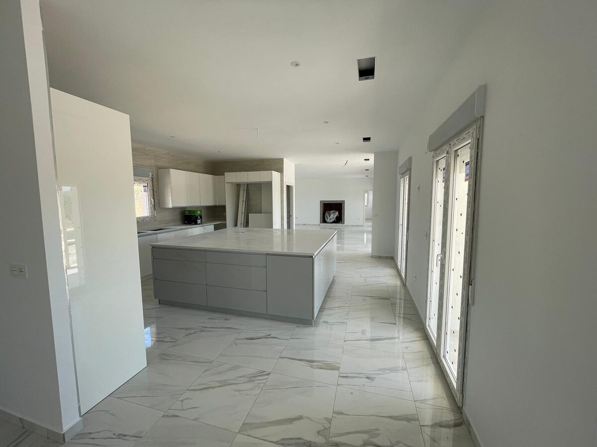 Villa with 6 bedrooms, 270m² in Pinoso, Spain [ID: 0137-N7760]