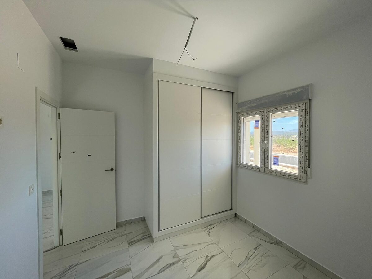 Villa with 6 bedrooms, 270m² in Pinoso, Spain [ID: 0137-N7760]