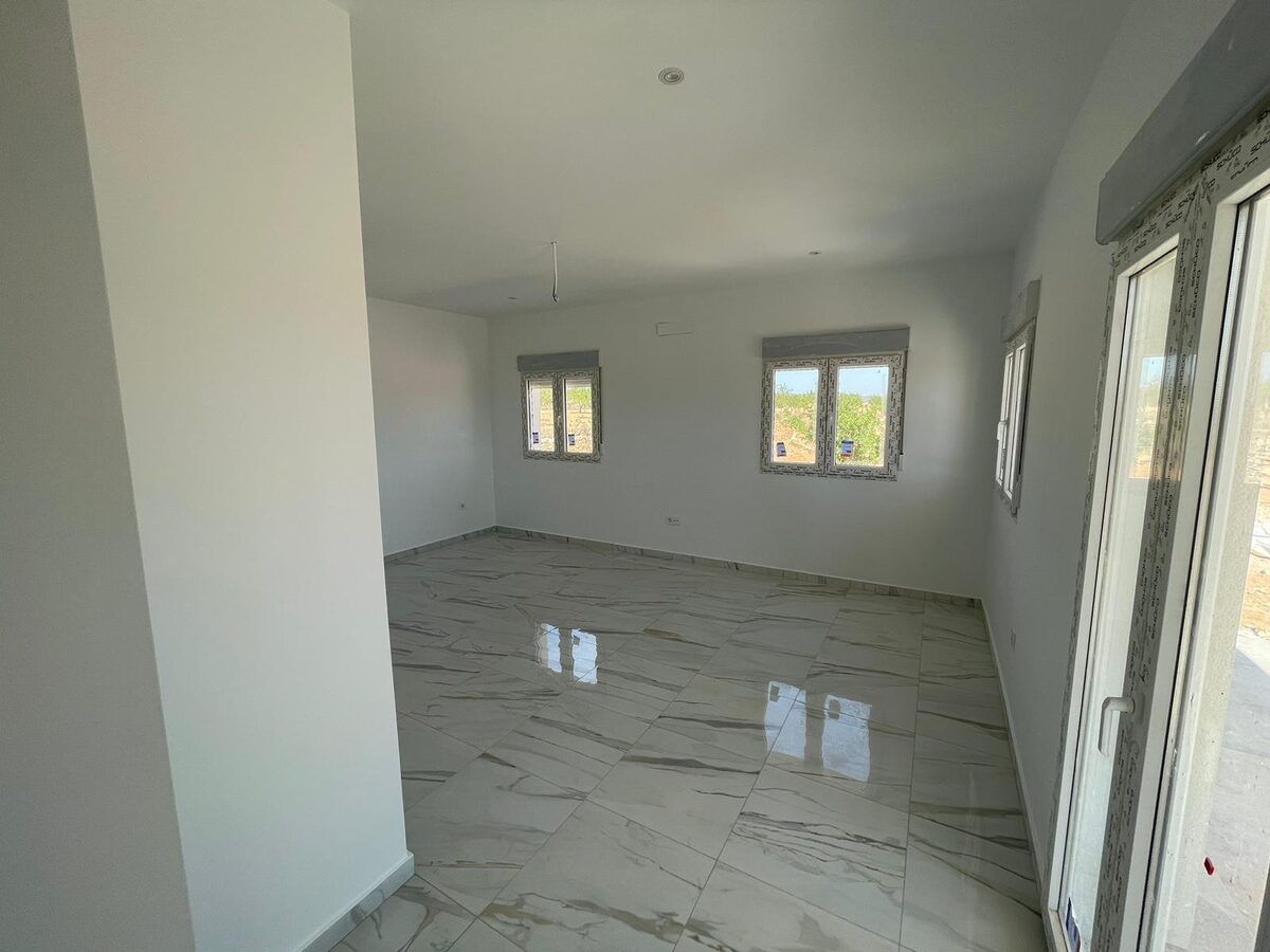 Villa with 6 bedrooms, 270m² in Pinoso, Spain [ID: 0137-N7760]