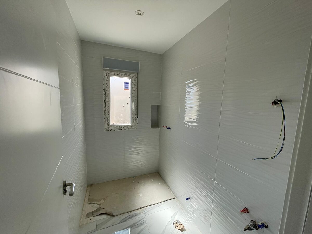 Villa with 6 bedrooms, 270m² in Pinoso, Spain [ID: 0137-N7760]