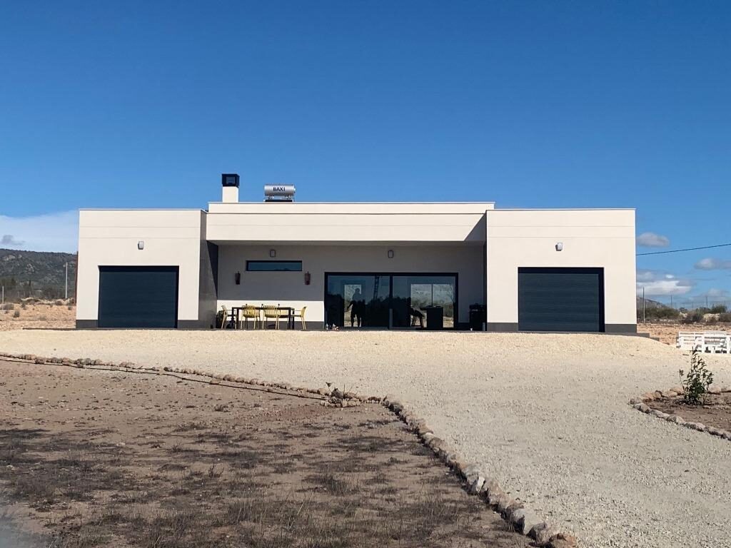 Villa with 4 bedrooms, 165m² in Pinoso, Spain [ID: 0137-N7762]