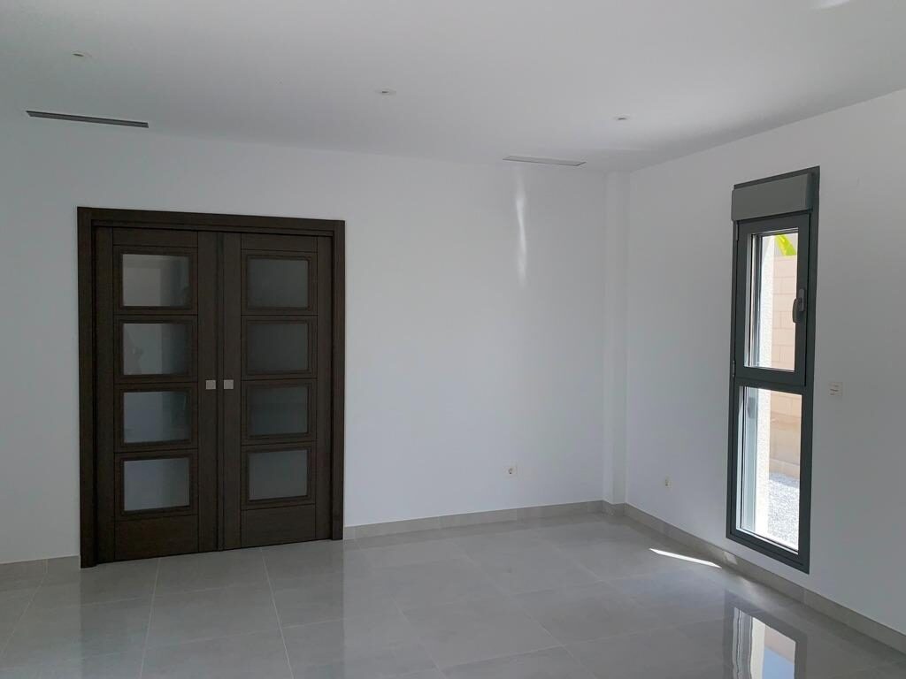 Villa with 4 bedrooms, 165m² in Pinoso, Spain [ID: 0137-N7762]