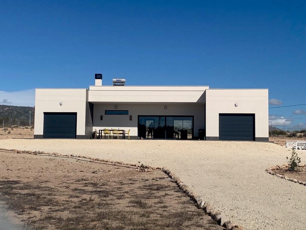 Villa with 4 bedrooms, 165m² in Pinoso, Spain [ID: 0137-N7762]