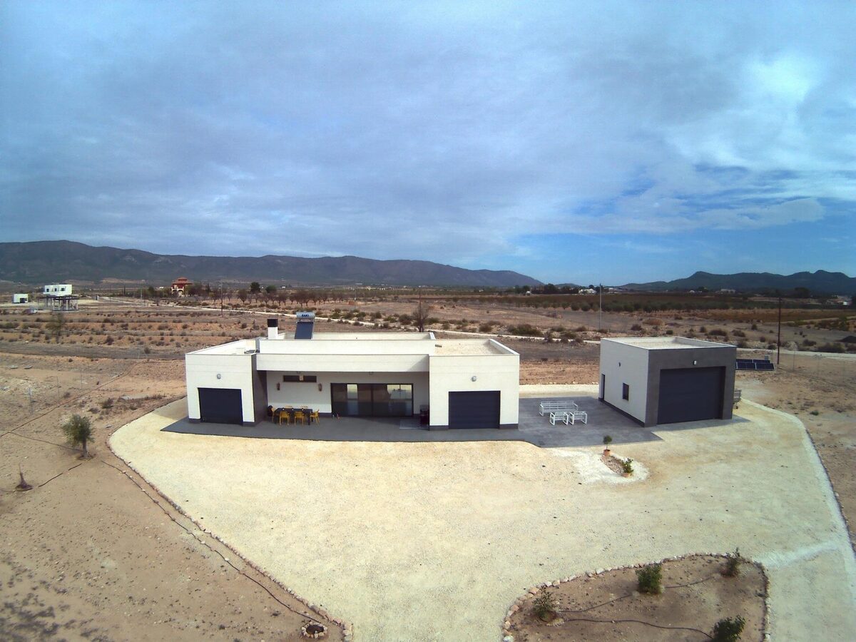 Villa with 4 bedrooms, 165m² in Pinoso, Spain [ID: 0137-N7762]