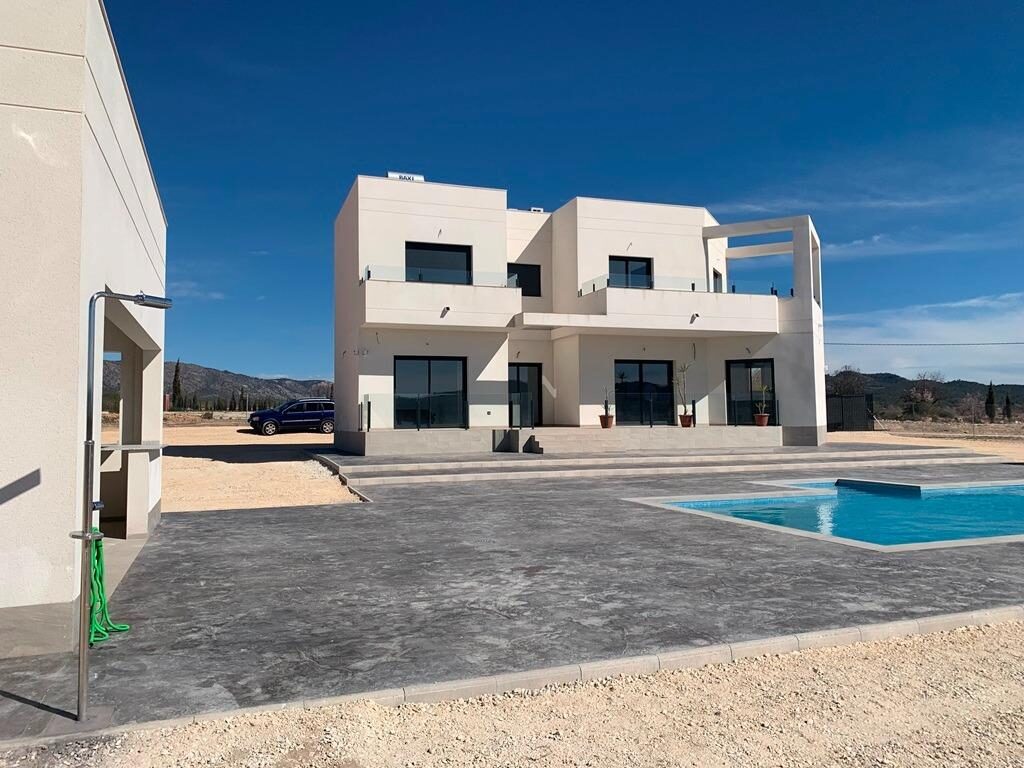 Villa with 4 bedrooms, 180m² in Pinoso, Spain [ID: 0137-N7763]