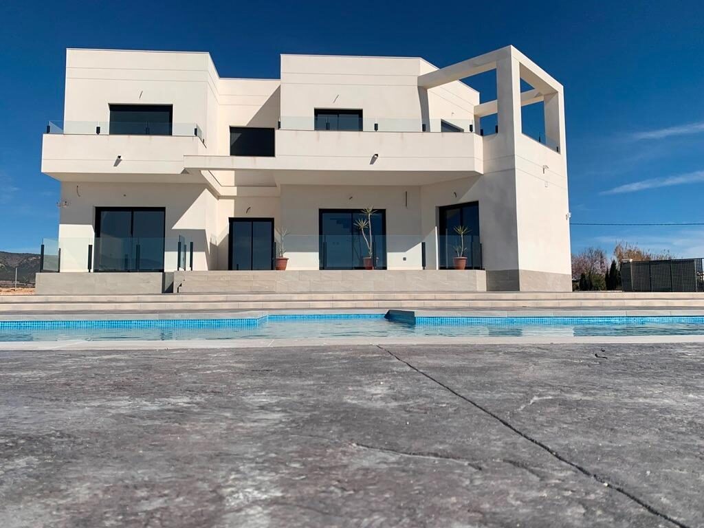 Villa with 4 bedrooms, 180m² in Pinoso, Spain [ID: 0137-N7763]