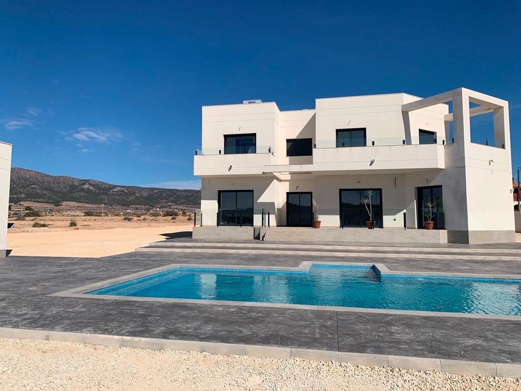 Villa with 4 bedrooms, 180m² in Pinoso, Spain [ID: 0137-N7763]