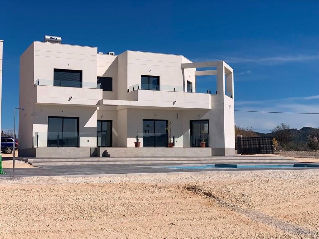 Villa with 4 bedrooms, 180m² in Pinoso, Spain [ID: 0137-N7763]