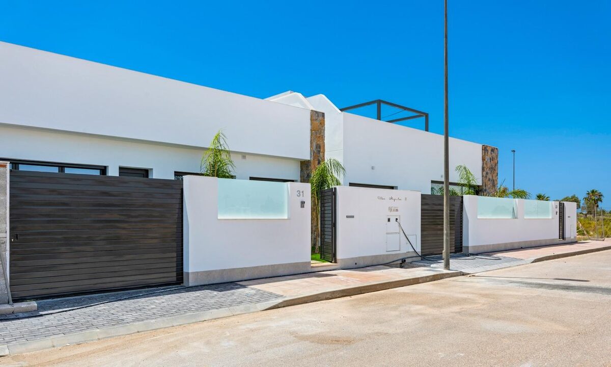 Townhouse with 3 bedrooms, 109m² in Los Alcazares, Spain [ID: 0137-N7360]