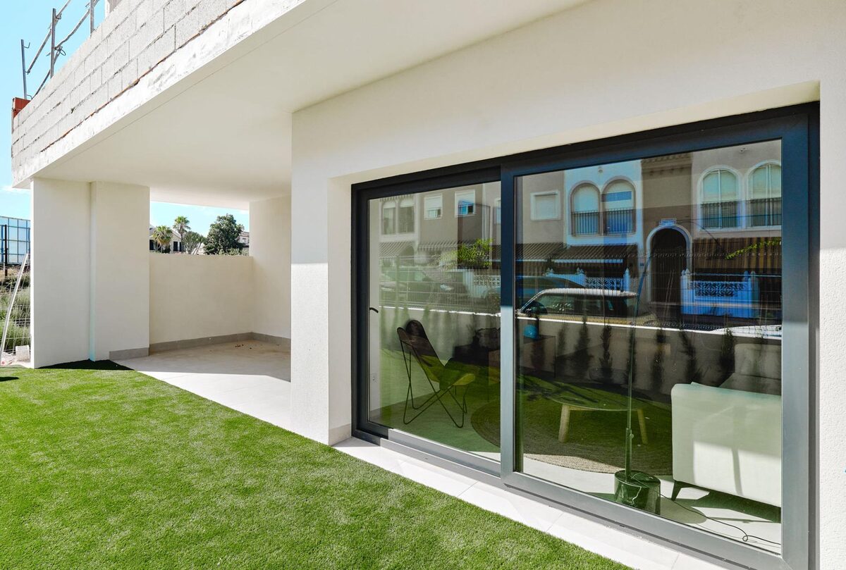 Bungalow z 2 sypialniami, 100m² w Torrevieja, Hiszpania [ID: 0137-N6055]