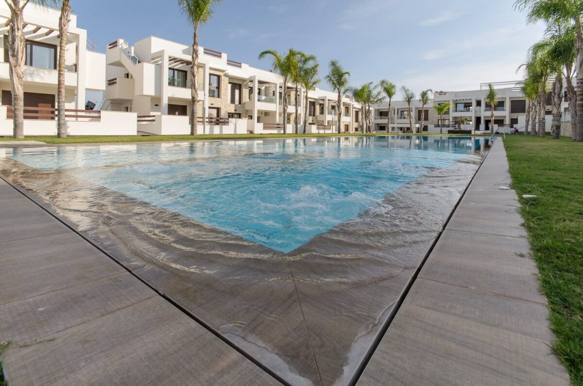 Bungalow z 2 sypialniami, 63m² w Torrevieja, Hiszpania [ID: 0137-N6470]
