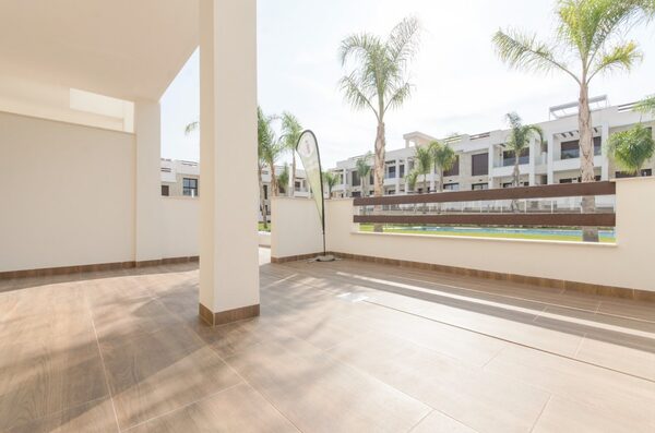 Bungalow w Torrevieja, Hiszpania, 63m² - obraz 2
