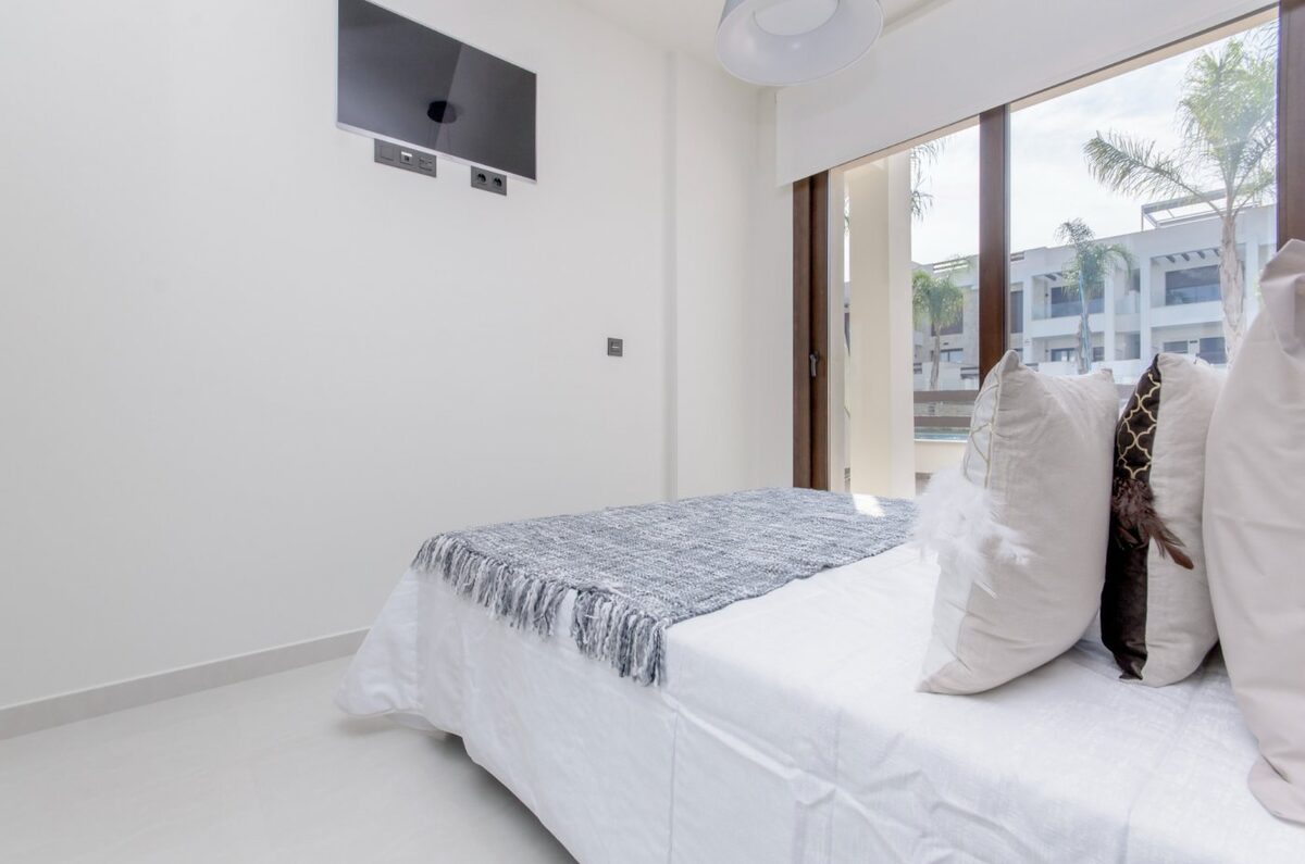 Bungalow z 2 sypialniami, 63m² w Torrevieja, Hiszpania [ID: 0137-N6470]