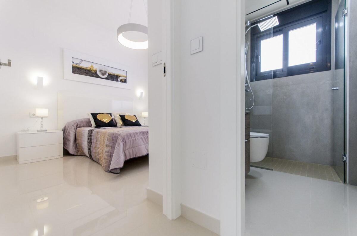 Villa with 4 bedrooms, 135m² in San Miguel de Salinas, Spain [ID: 0137-N6404]