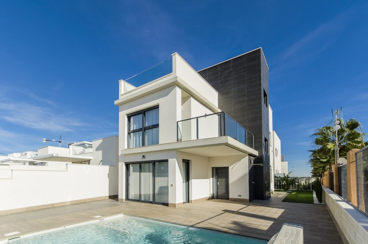 Villa with 4 bedrooms, 135m² in San Miguel de Salinas, Spain [ID: 0137-N6404]