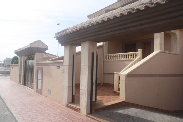 Dom szeregowy w Torrevieja, Hiszpania, 225m²