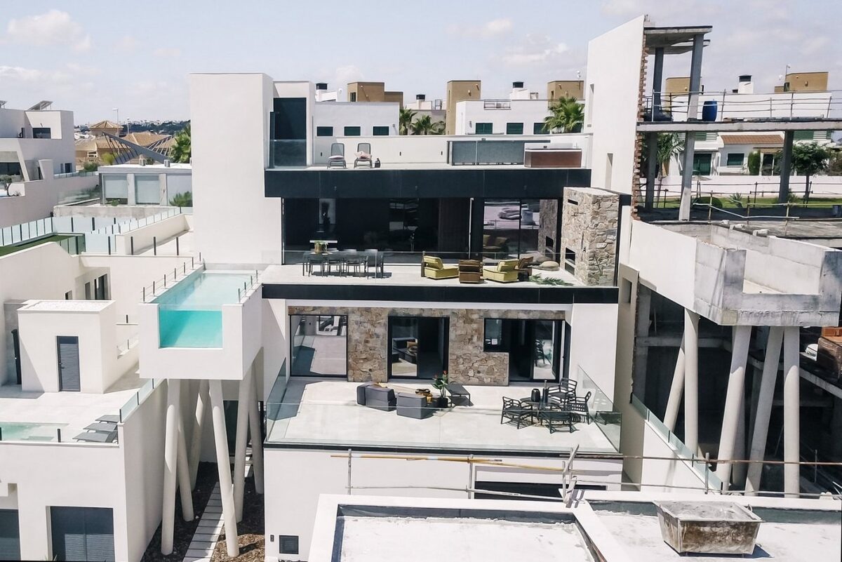 Вилла с 4 спальнями, 280м² в Рохалес, Испания [ID: 0137-N5723]