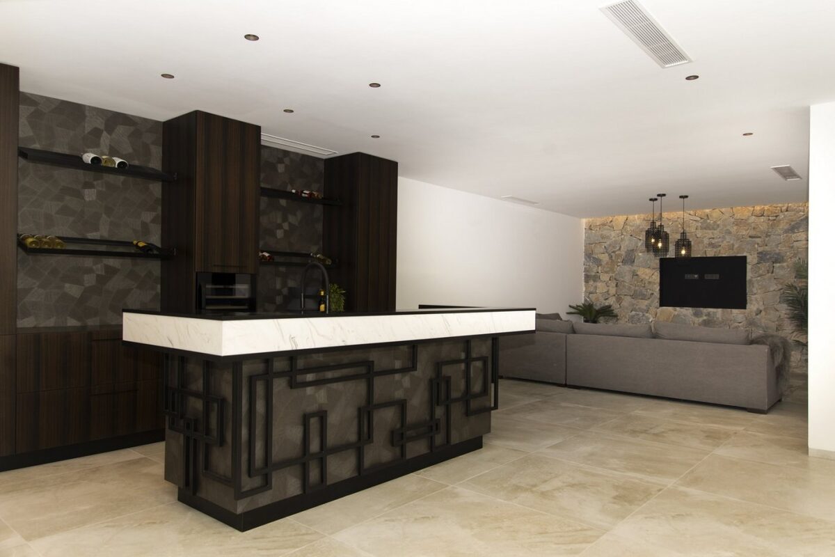 Вилла с 4 спальнями, 280м² в Рохалес, Испания [ID: 0137-N5723]