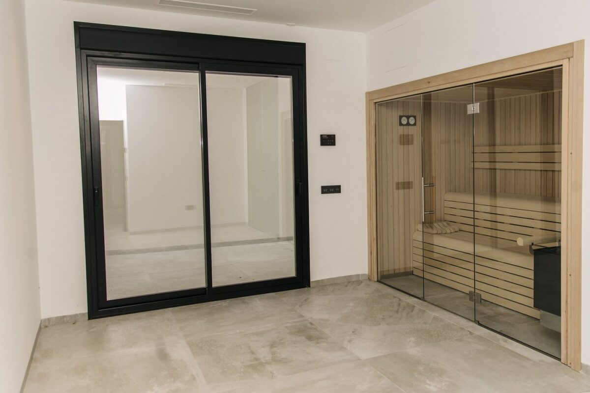 Вилла с 4 спальнями, 280м² в Рохалес, Испания [ID: 0137-N5723]