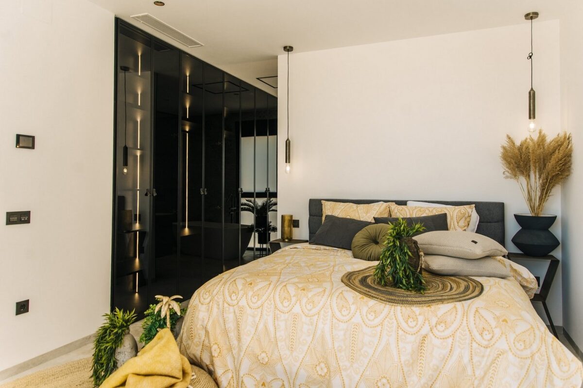 Вилла с 4 спальнями, 280м² в Рохалес, Испания [ID: 0137-N5723]