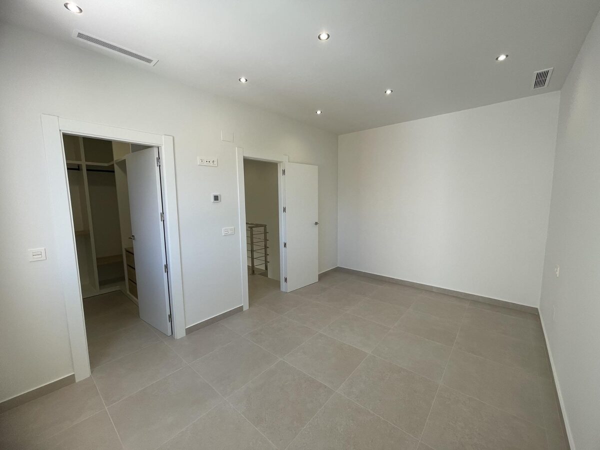 Villa with 3 bedrooms, 134m² in Almoradi, Spain [ID: 0137-N9262]