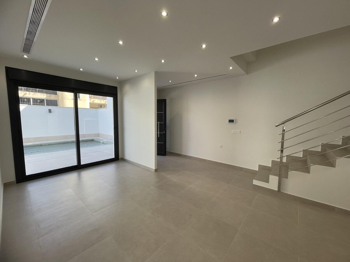 Villa with 3 bedrooms, 134m² in Almoradi, Spain [ID: 0137-N9262]