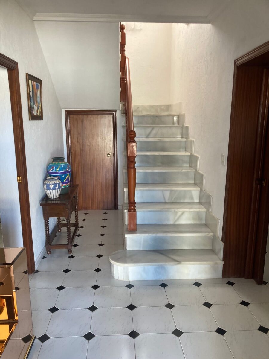 Willa z 4 sypialniami, 360m² w Оріуела Коста, Hiszpania [ID: 0150-LS-2012]