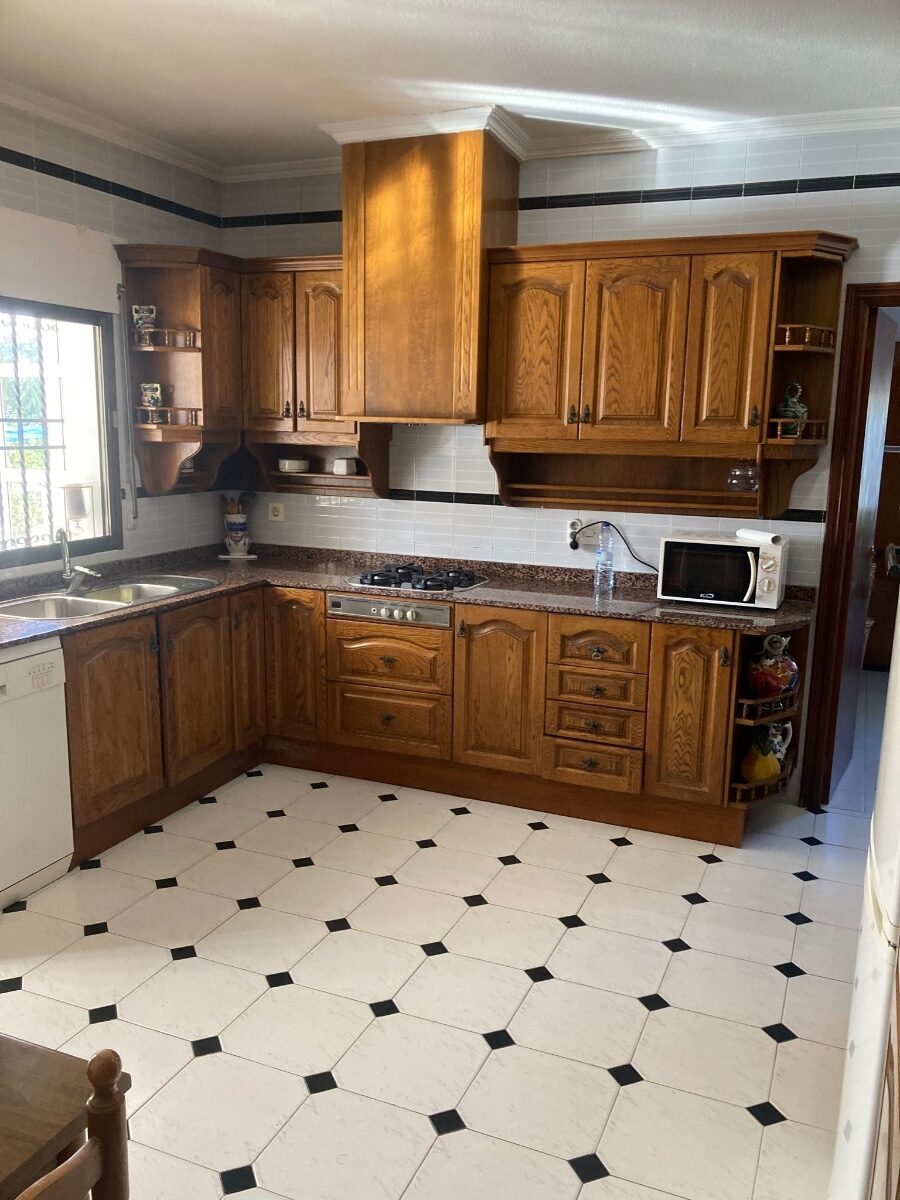 Willa z 4 sypialniami, 360m² w Оріуела Коста, Hiszpania [ID: 0150-LS-2012]