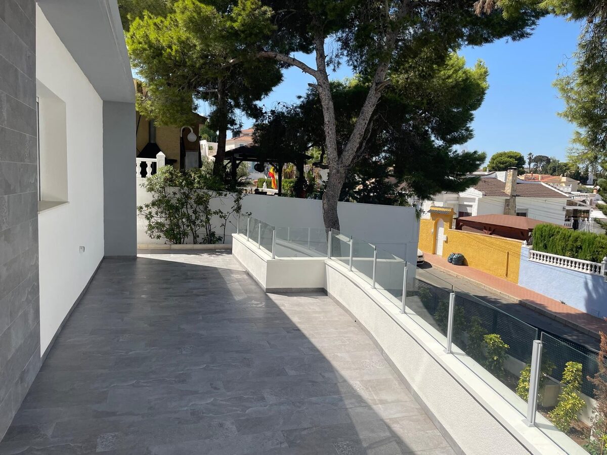 Будинок з 5 спальнями, 165м² в Торрев'єха, Іспанія [ID: 0150-LS-2901]