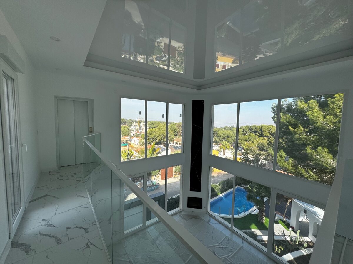 Будинок з 5 спальнями, 165м² в Торрев'єха, Іспанія [ID: 0150-LS-2901]