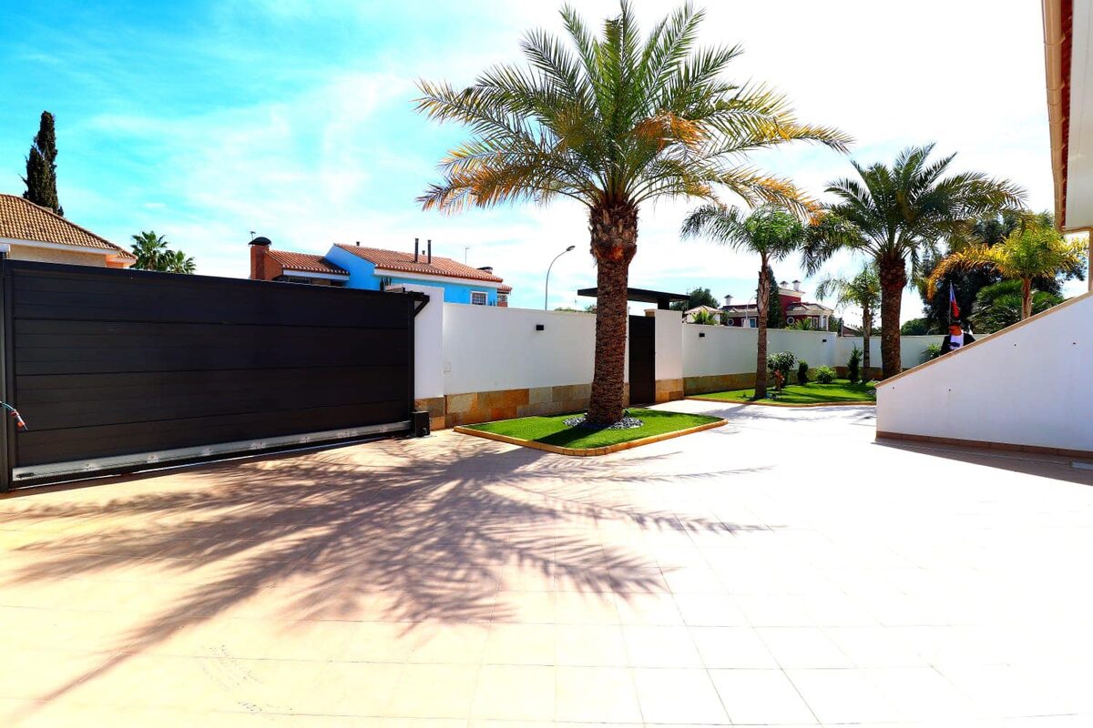 Willa z 5 sypialniami, 250m² w Оріуела Коста, Hiszpania [ID: 0150-LS-0102]