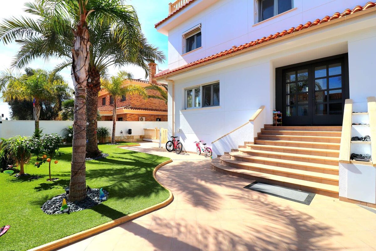 Willa z 5 sypialniami, 250m² w Оріуела Коста, Hiszpania [ID: 0150-LS-0102]