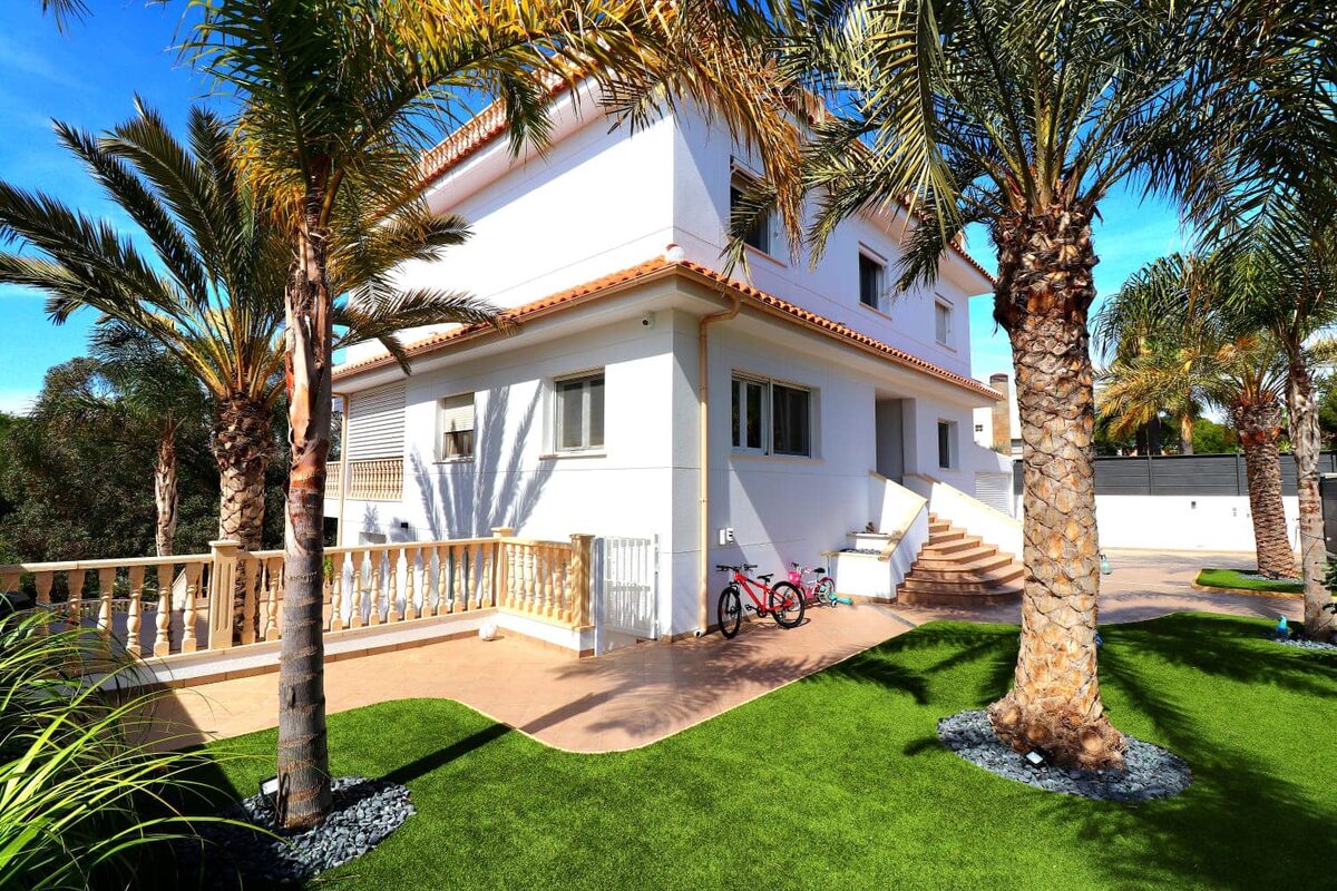 Willa z 5 sypialniami, 250m² w Оріуела Коста, Hiszpania [ID: 0150-LS-0102]