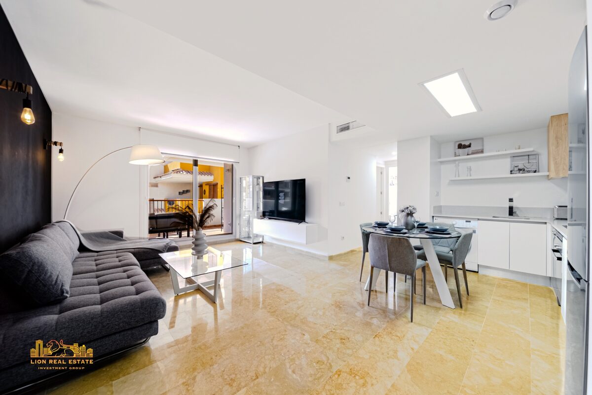 Apartment with 3 bedrooms, 115m² in Punta Prima, Spain [ID: 0150-LS-1803]