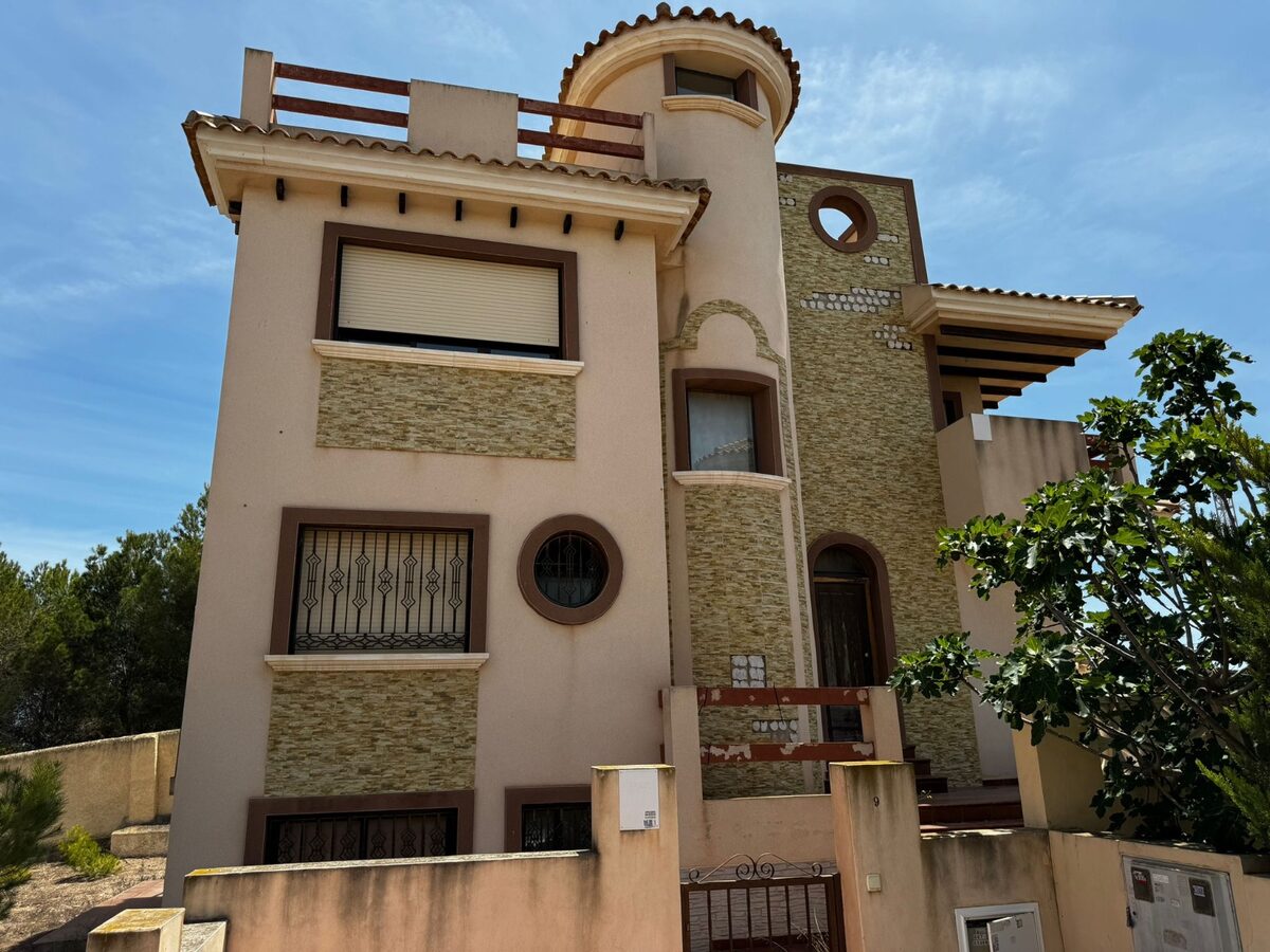 Будинок з 4 спальнями, 134м² в Оріуела Коста, Іспанія [ID: 0150-LS-0305]